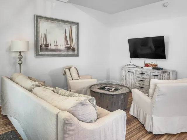 $2,400 | 4507 Furling Lane, Unit 303, Destin, FL 32541