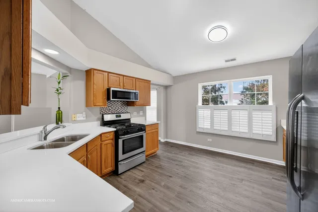 $339,000 | 2850 Stonewater Drive, Naperville, IL 60564