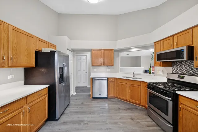 $339,000 | 2850 Stonewater Drive, Naperville, IL 60564