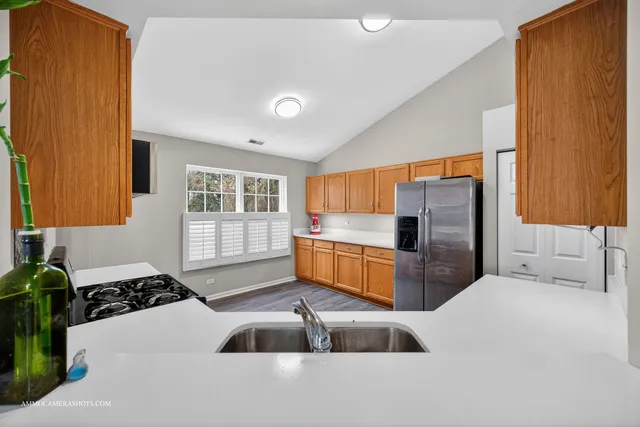 $339,000 | 2850 Stonewater Drive, Naperville, IL 60564