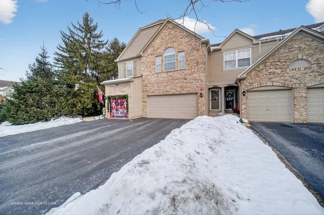 $339,000 | 2850 Stonewater Drive, Naperville, IL 60564