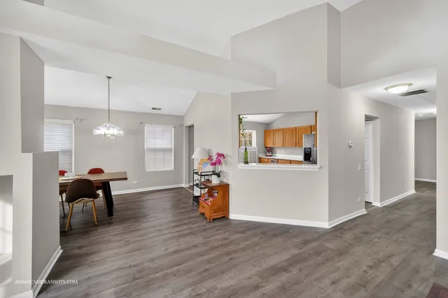 $339,000 | 2850 Stonewater Drive, Naperville, IL 60564