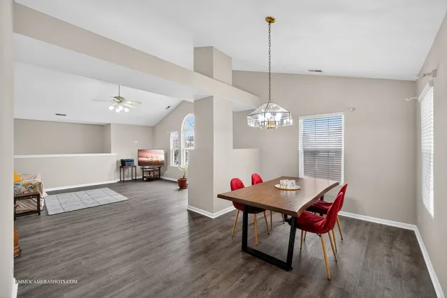 $339,000 | 2850 Stonewater Drive, Naperville, IL 60564