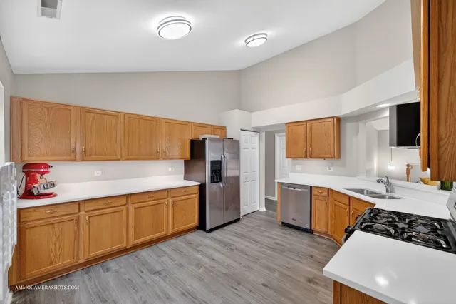 $339,000 | 2850 Stonewater Drive, Naperville, IL 60564