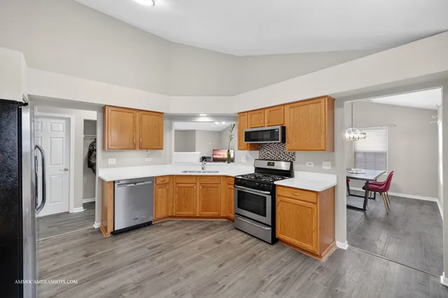 $339,000 | 2850 Stonewater Drive, Naperville, IL 60564