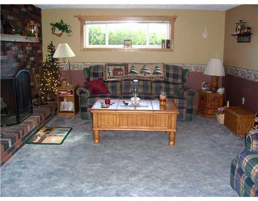281 Foster Road New Brighton, PA 15066 - Photo 15 of 18 Den/Family/Great Room. 21X13 FAMILYROOM.