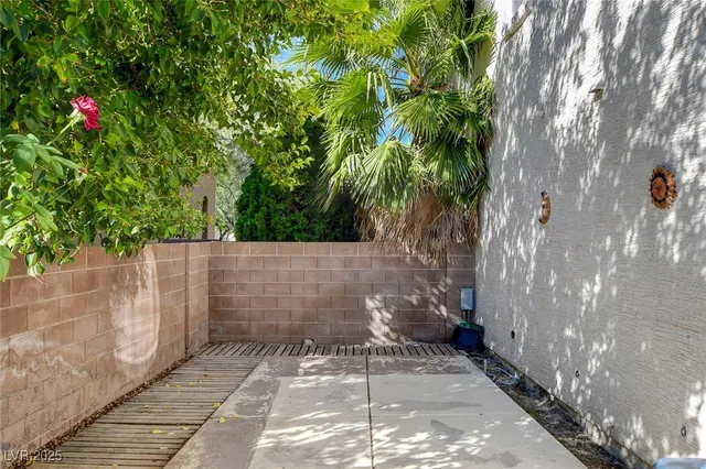 $1,995 | 1904 Verbania Drive, Las Vegas, NV 89134