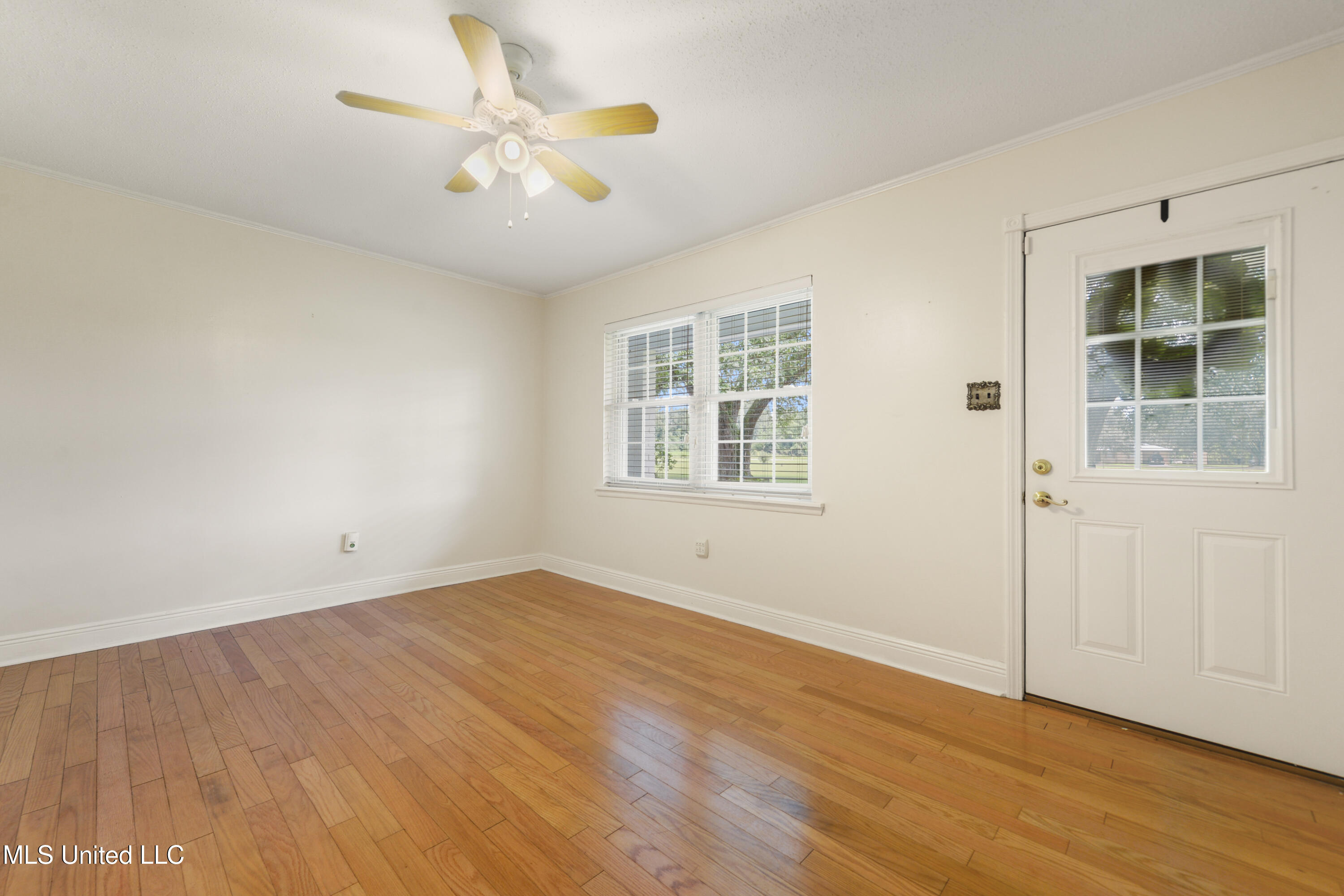 6709 Caraway Road Moss Point, MS 39562 - Photo 3 of 24 638F35DF-B723-47AB-A061-4B0A9A581C51