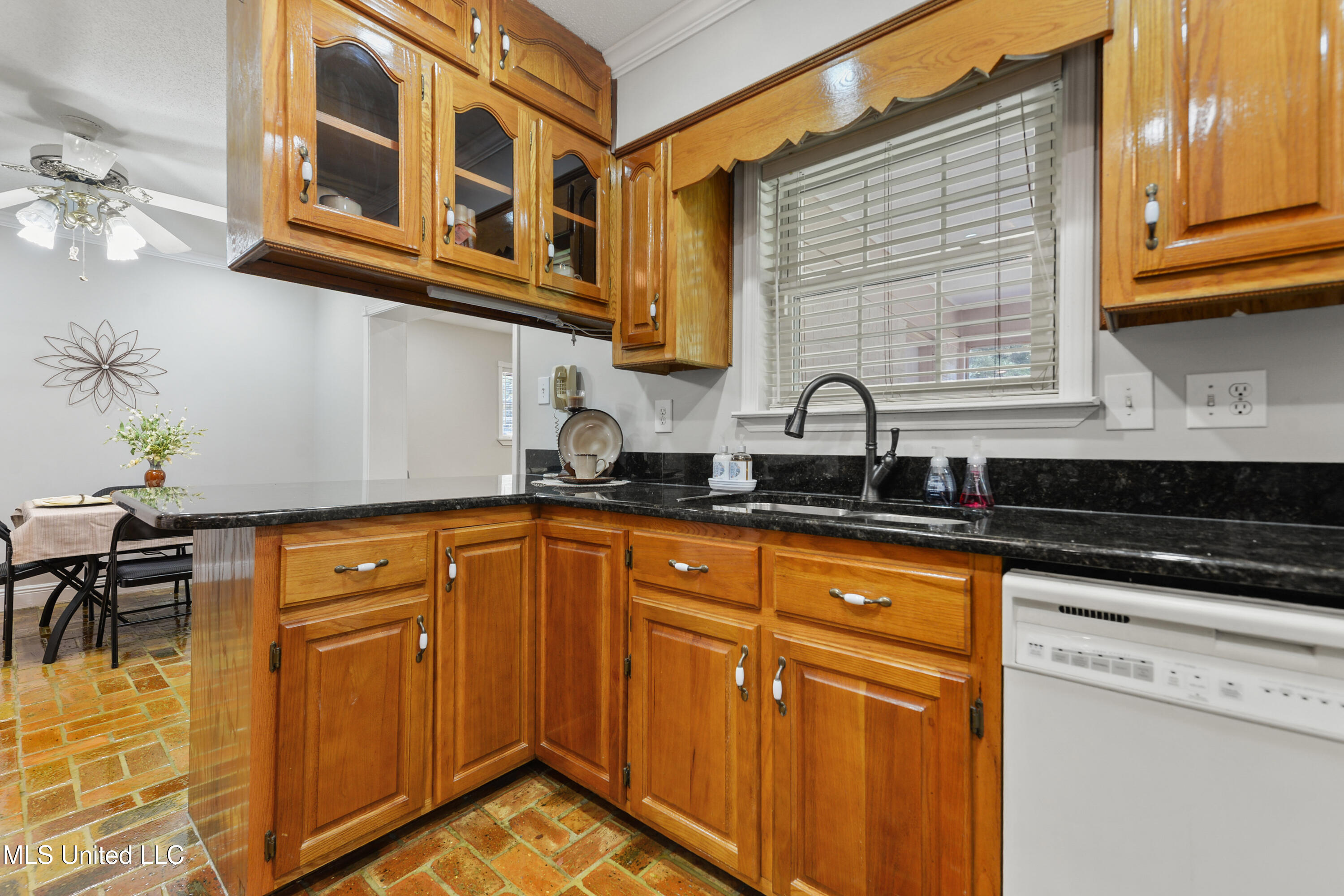 6709 Caraway Road Moss Point, MS 39562 - Photo 5 of 24 723E9809-CB77-4E77-82AB-BD9CFD36FB44