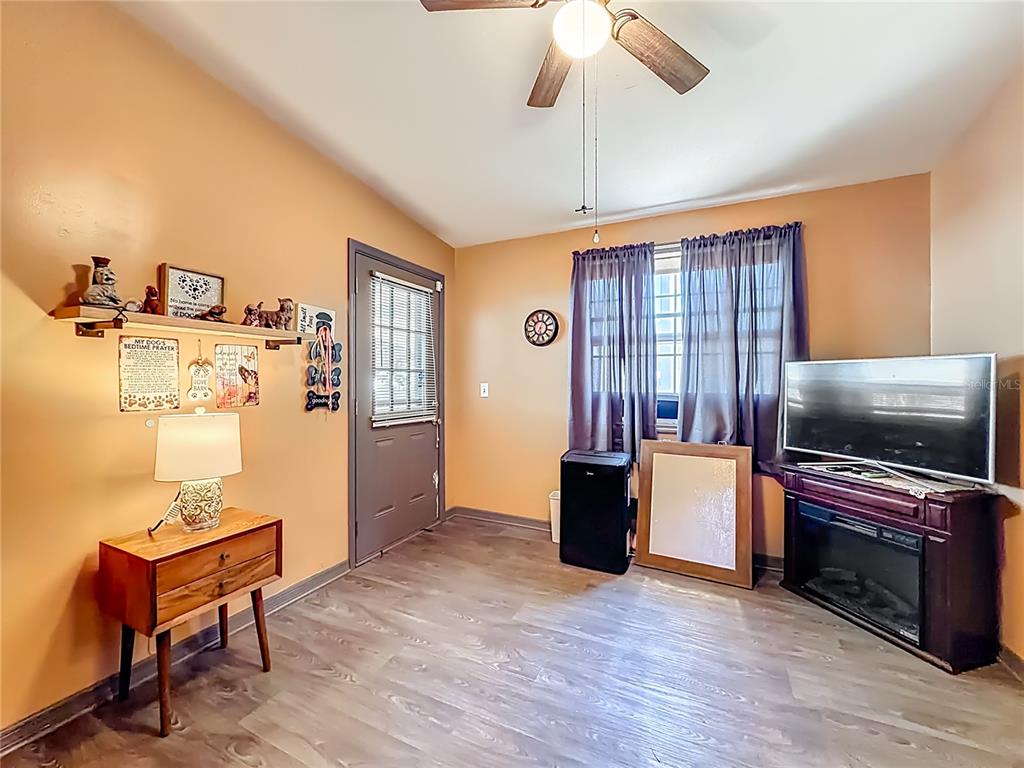 457 North Rooks Avenue Inverness, FL 34453 - Photo 26 of 61 a living room with furniture and a flat screen tv