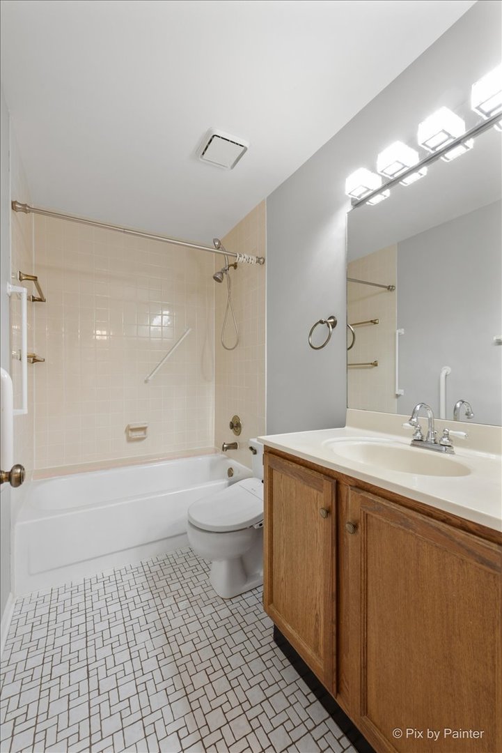 1095 Devonshire Avenue Naperville, IL 60540 - Photo 27 of 48 a bathroom with a sink a toilet and shower