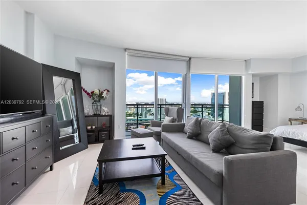 $2,700 | 350 South Miami Avenue, Unit 2815, Miami, FL 33130