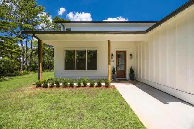 $699,900 | 245 Island Grove Drive, Freeport, FL 32439