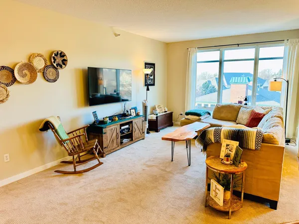 $270,000 | 1070 Grandview Court Northeast, Unit 304, Columbia Heights, MN 55421