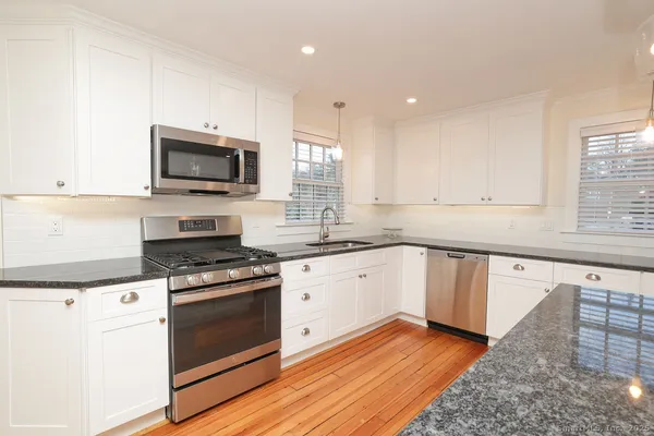 $3,500 | 792 Farmington Avenue, Unit 106, Farmington, CT 06032