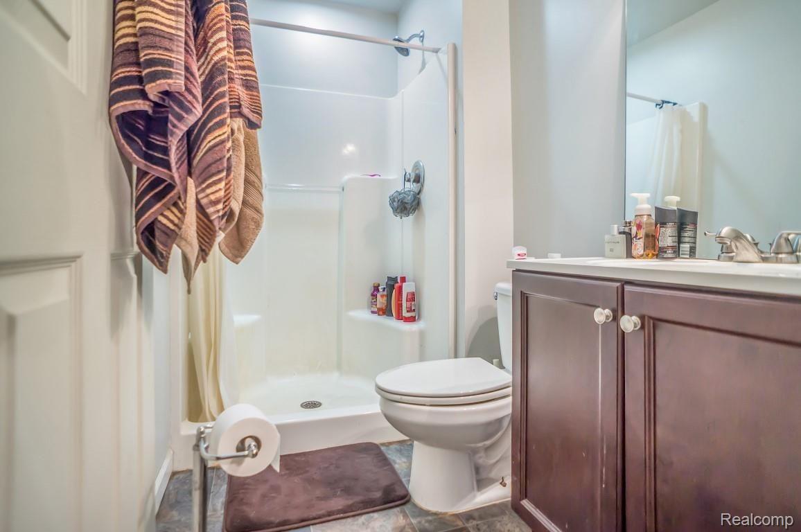 2890 Fleming Road Howell, MI 48855 - Photo 16 of 25 Master bathroom