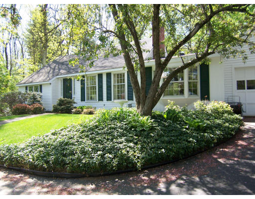 87 Ipswich Road Topsfield, MA 01983 - Photo 15 of 16 Gallery Image 15