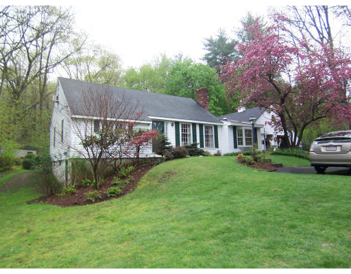 87 Ipswich Road Topsfield, MA 01983 - Photo 2 of 16 Gallery Image 2