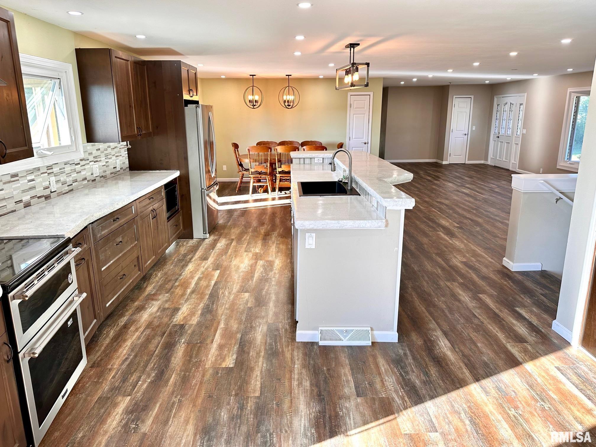 111 Edlen Lane Jacksonville, IL 62650 - Photo 11 of 45