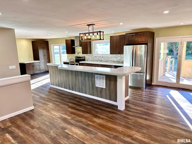 $300,000 | 111 Edlen Lane, Jacksonville, IL 62650