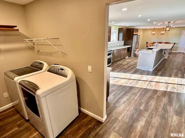 $300,000 | 111 Edlen Lane, Jacksonville, IL 62650