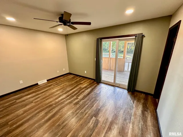 $300,000 | 111 Edlen Lane, Jacksonville, IL 62650