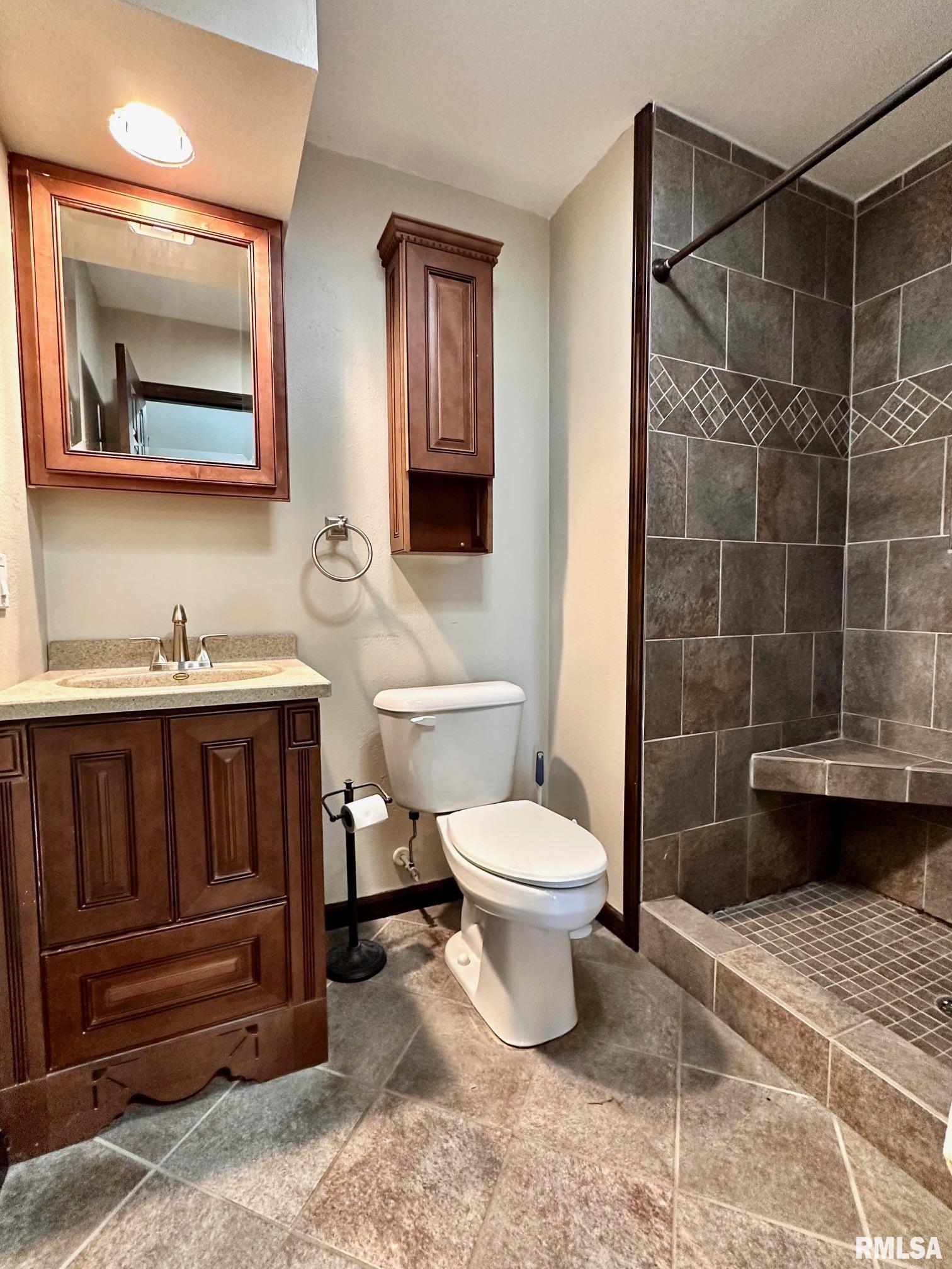 111 Edlen Lane Jacksonville, IL 62650 - Photo 17 of 45