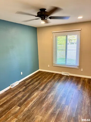 $300,000 | 111 Edlen Lane, Jacksonville, IL 62650