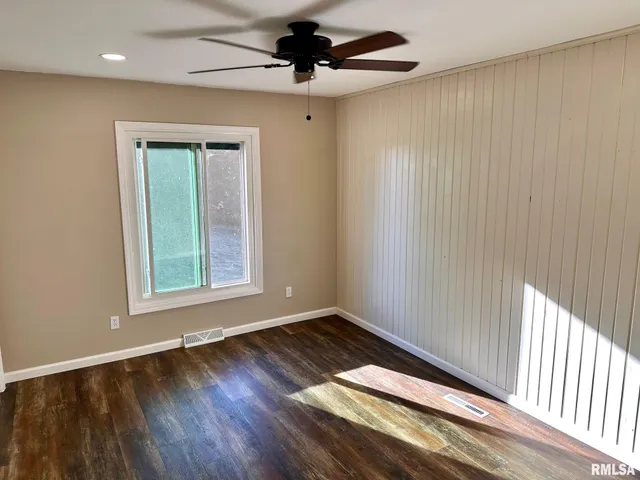 $300,000 | 111 Edlen Lane, Jacksonville, IL 62650