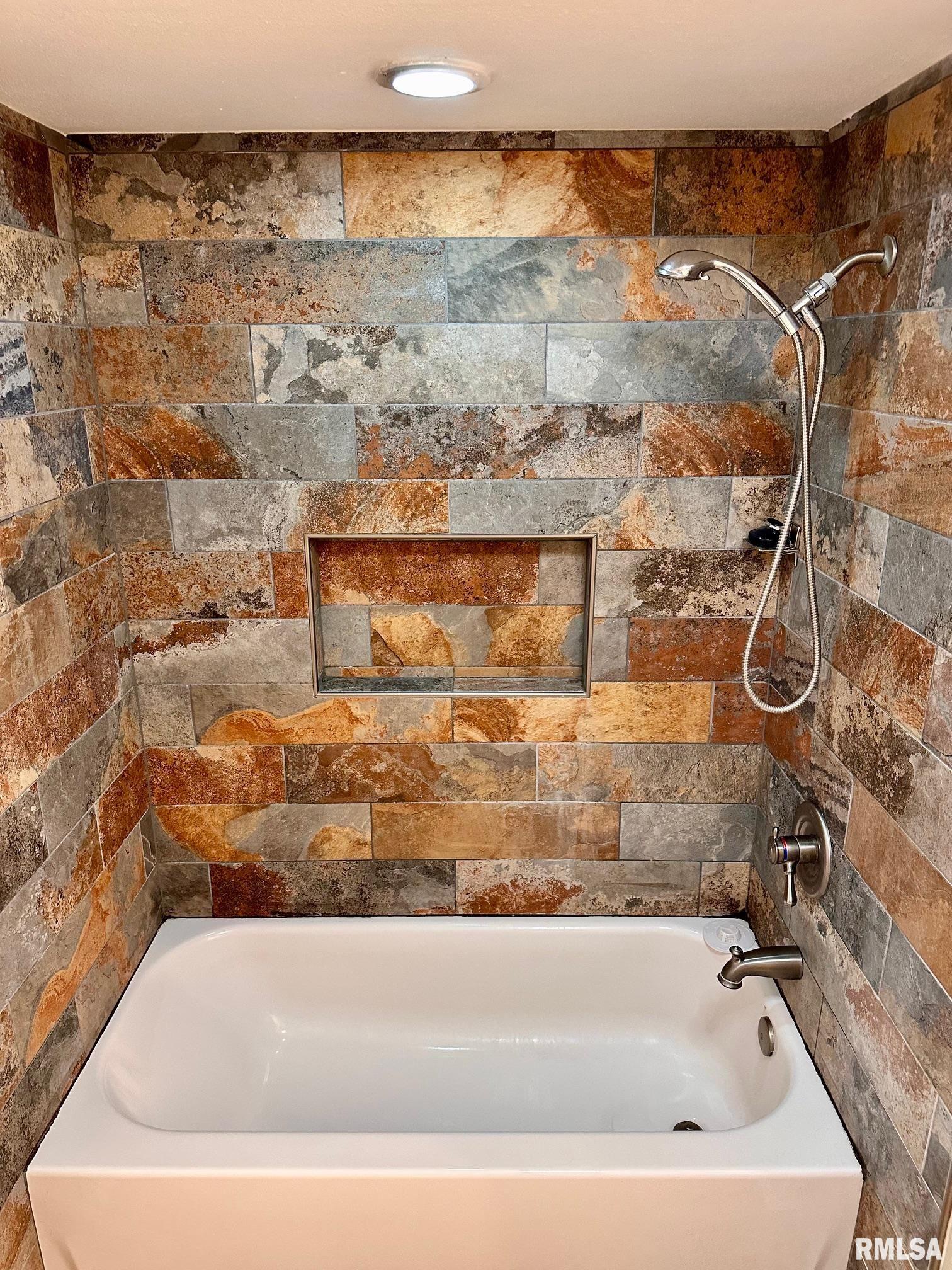 111 Edlen Lane Jacksonville, IL 62650 - Photo 23 of 45