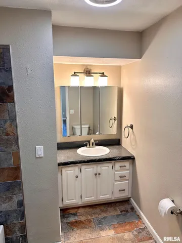 $300,000 | 111 Edlen Lane, Jacksonville, IL 62650