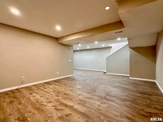 $300,000 | 111 Edlen Lane, Jacksonville, IL 62650