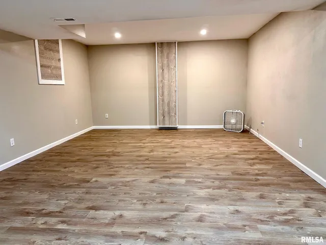 $300,000 | 111 Edlen Lane, Jacksonville, IL 62650