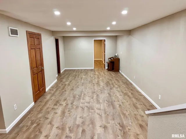 $300,000 | 111 Edlen Lane, Jacksonville, IL 62650