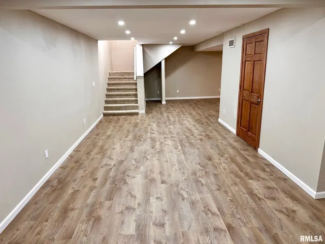 $300,000 | 111 Edlen Lane, Jacksonville, IL 62650