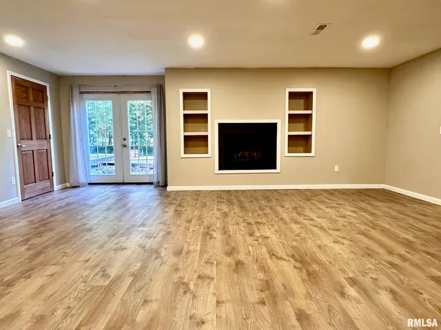 $300,000 | 111 Edlen Lane, Jacksonville, IL 62650