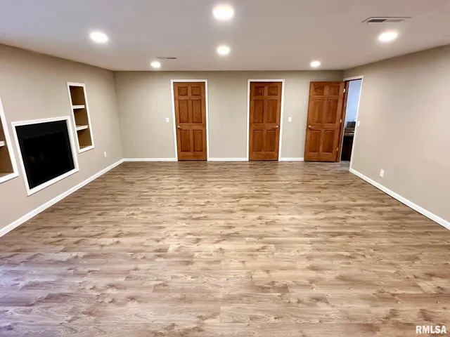 $300,000 | 111 Edlen Lane, Jacksonville, IL 62650