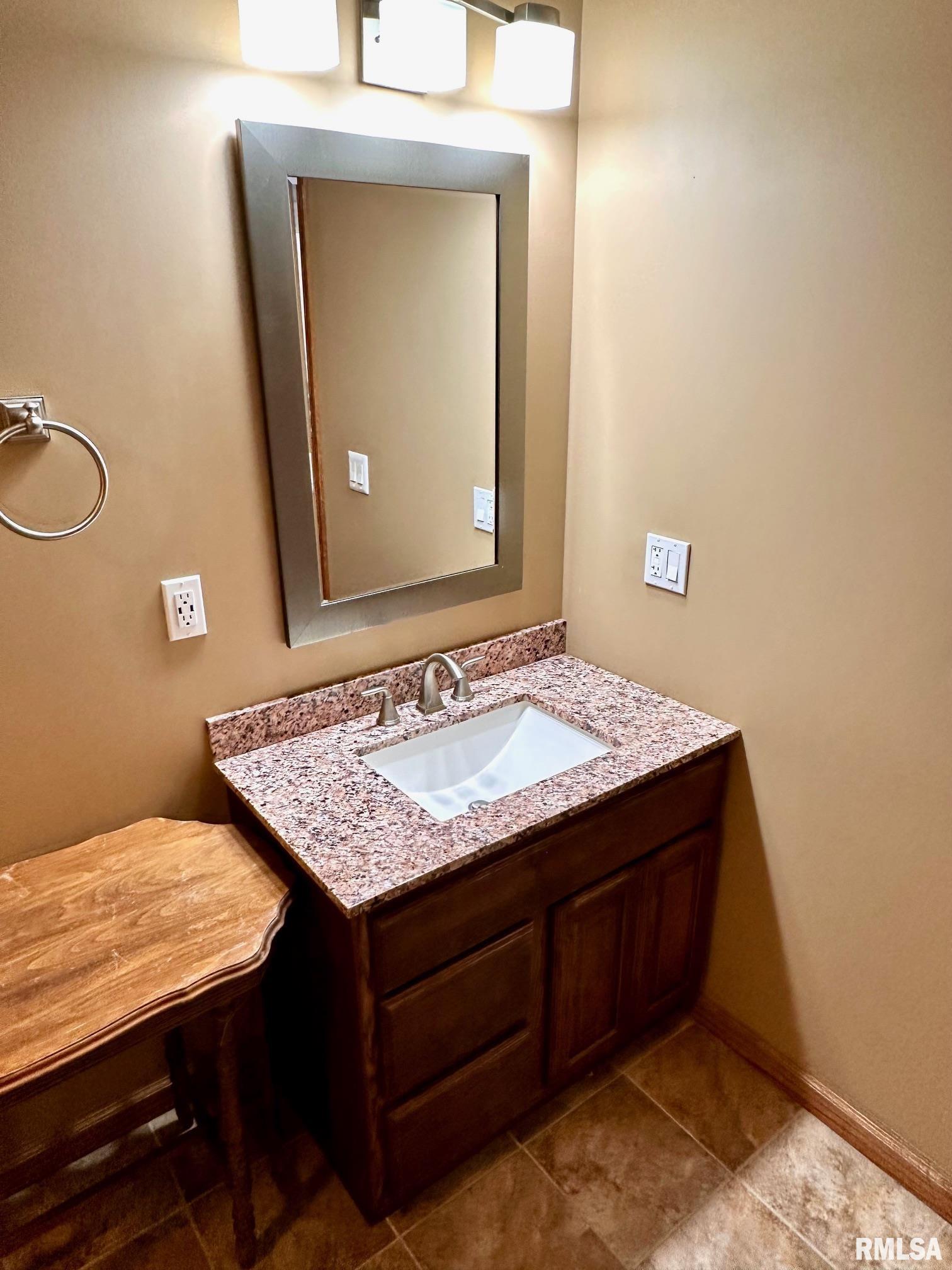 111 Edlen Lane Jacksonville, IL 62650 - Photo 35 of 45