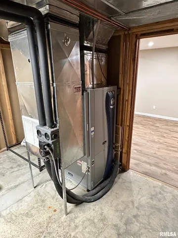 $300,000 | 111 Edlen Lane, Jacksonville, IL 62650