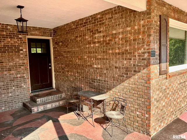 $300,000 | 111 Edlen Lane, Jacksonville, IL 62650