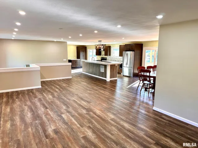 $300,000 | 111 Edlen Lane, Jacksonville, IL 62650