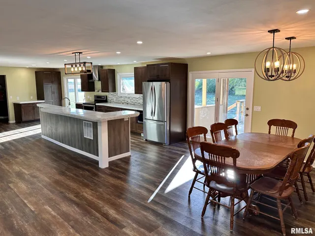 $300,000 | 111 Edlen Lane, Jacksonville, IL 62650