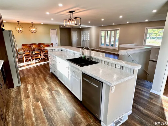 $300,000 | 111 Edlen Lane, Jacksonville, IL 62650