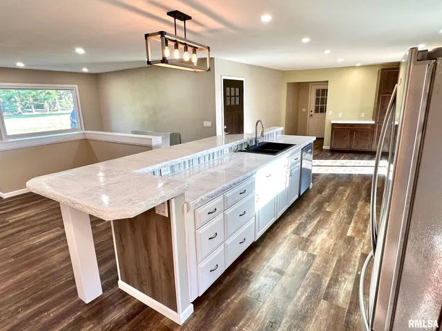 $300,000 | 111 Edlen Lane, Jacksonville, IL 62650