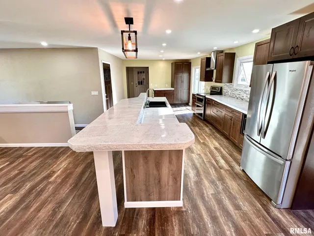 $300,000 | 111 Edlen Lane, Jacksonville, IL 62650