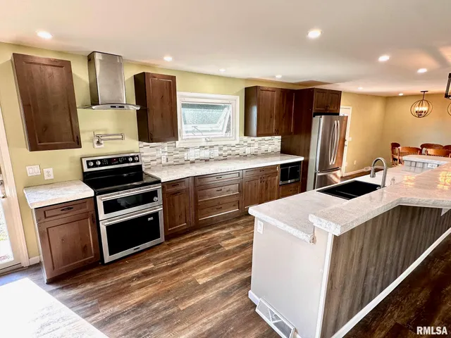 $300,000 | 111 Edlen Lane, Jacksonville, IL 62650