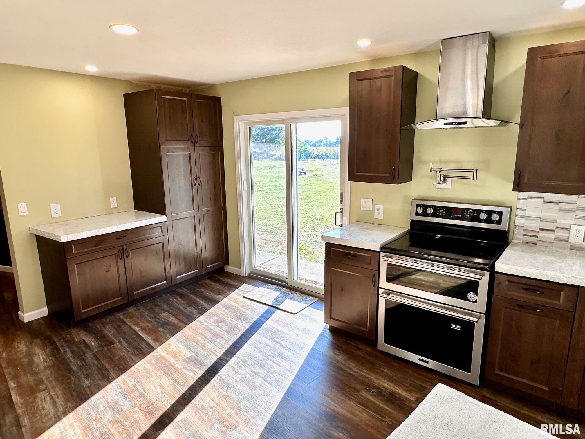 111 Edlen Lane Jacksonville, IL 62650 - Photo 10 of 45