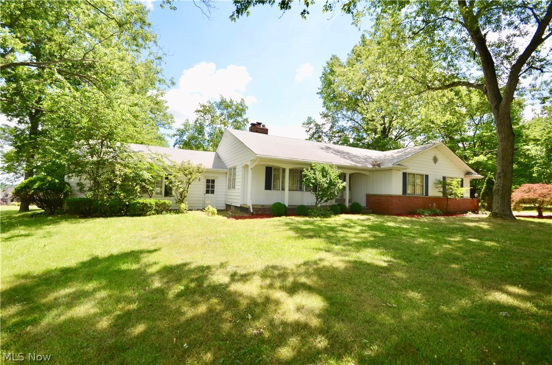 543 Rothrock Road Akron, OH 44333 - Photo 2 of 29