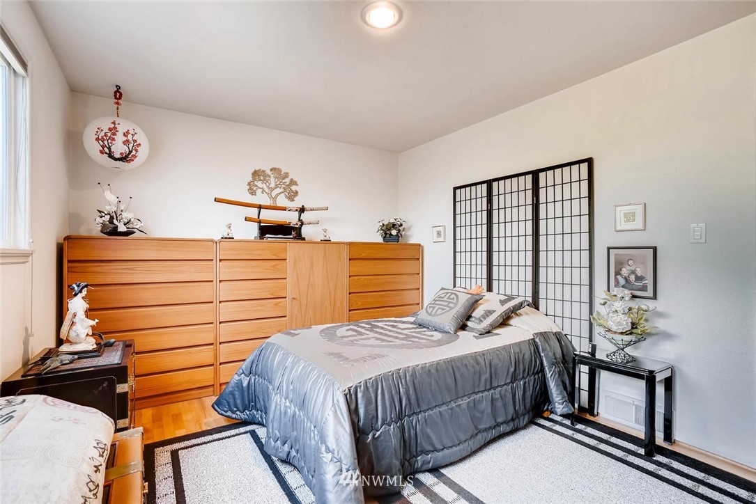 449 Southwest Normandy Road Normandy Park, WA 98166 - Photo 11 of 17