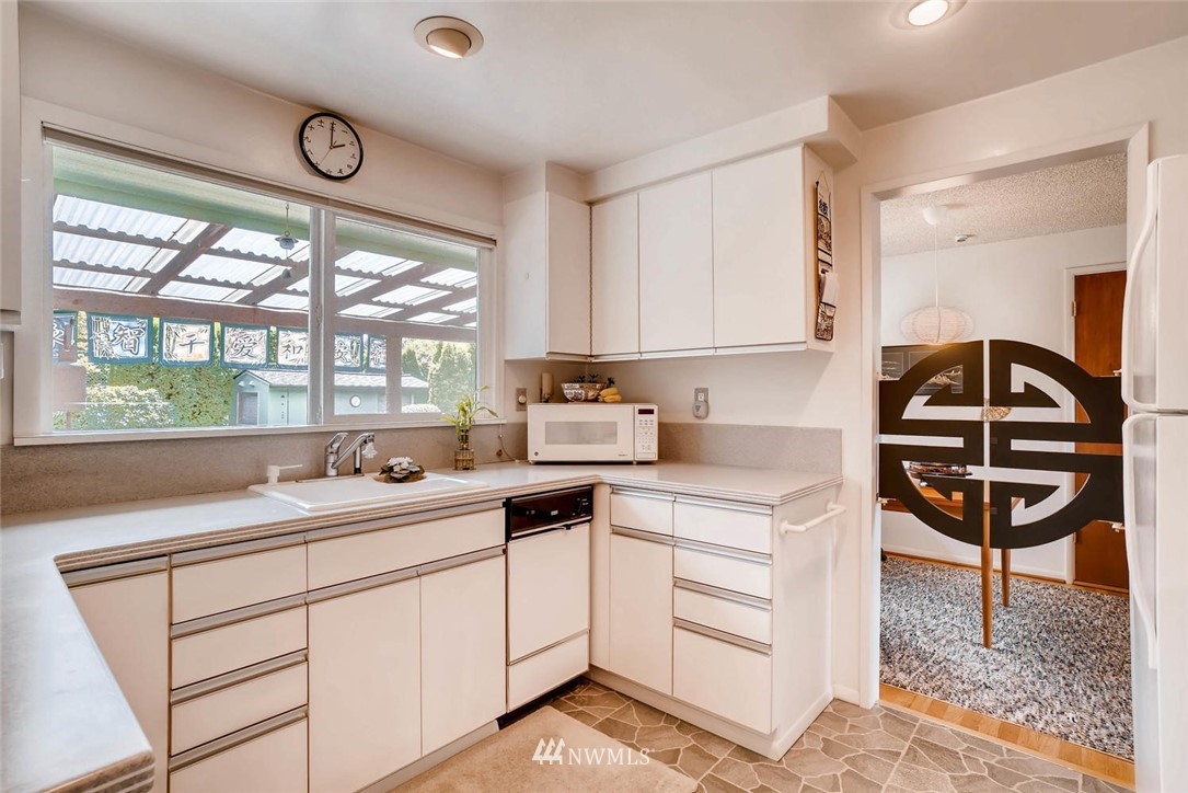 449 Southwest Normandy Road Normandy Park, WA 98166 - Photo 8 of 17